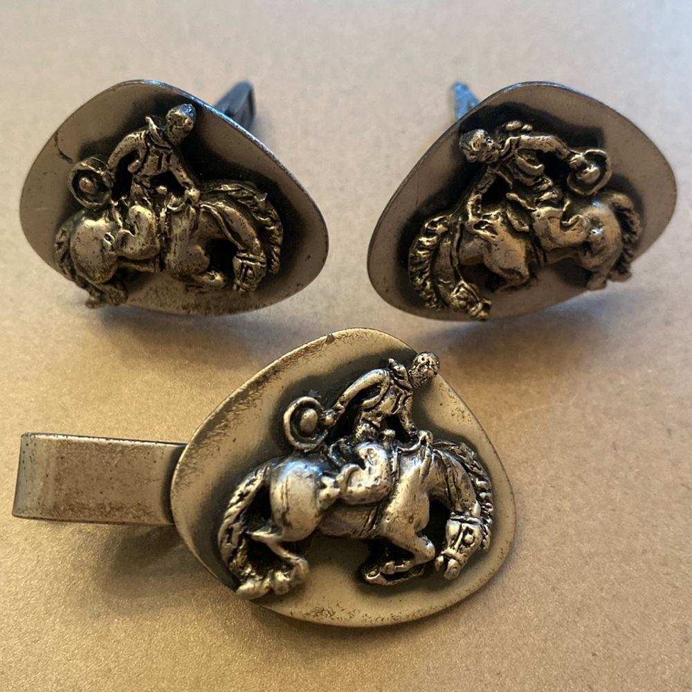 Vintage cufflinks rodeo bucking bronco Cowboy silver pewter color with tie tack